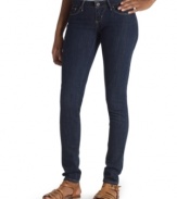 Show off your curves in these skinny jeans from Levi's, featuring a figure-flattering fit and an ultra-modern dark wash.