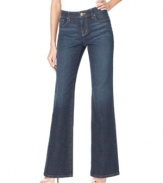 DKNY Jeans' beloved Soho jeans are back with a new blue wash and just the right amount of fading. Great for everyday wear!
