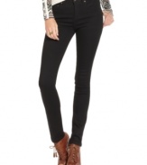 In a sleek & chic black wash, these Free People skinny jeans feature a high rise for an ultra-flattering fit!