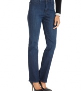 Modernize your denim look in these straight-leg jeans from Lee Platinum, complete with a figure-flattering fit and clean, dark wash.