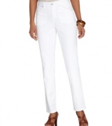 Utility pockets and slimming tapered legs put a new twist on a springtime classic: white jeans from Style&co.!