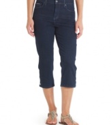 These easy Levi's capris feature a stretchy fabric blend that hugs you in all the right places. The cropped leg is super springy too!