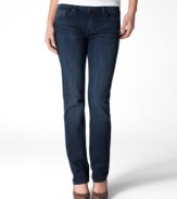 Levi's Classic Slight Curve jeans fit so well, they're practically custom-made for your figure! The straight leg style and well-worn blue wash are perfect for everyday wear.