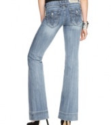 With trouser-style pockets, these Rock Revival flared jeans are a new style to add to your denim wardrobe!