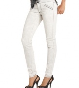A light stone wash makes these GUESS skinny jeans a fashion-forward pick for fall style!