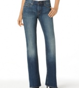 Perfect for everyday wear, these Levi's 525 bootcut jeans feature a figure-flattering cut and just-right blue wash!