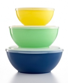 Chill out & get fresh! The key to perfect prep and preservation has arrived in your space with this dynamic collection of chilling bowls. A non-toxic freezer gel inside the walls keeps food fresh and chilled for your taste and enjoyment.