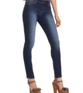 In a classic dark wash, these Else skinny jeans are perfect for a sleekly chic look!