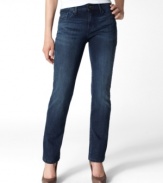 The pair you've been looking for, with a fit that's tailor-made for your figure! Levi's Classic Demi Curve jeans feature a straight leg cut and a perfectly worn-in wash.