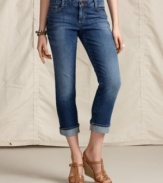 These super-flattering jeans from Tommy Hilfiger feature a cropped, skinny silhouette that instantly lengthens your legs! Pair them with espadrilles for warm-weather style!