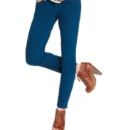 A cool update to a traditional blue wash, these Lucky Brand Jeans skinny jeans touch on the colored denim trend for a fashion-forward fall look!