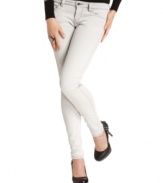 A light grey wash makes these GUESS skinny jeans a hot pick for an urban-chic look!